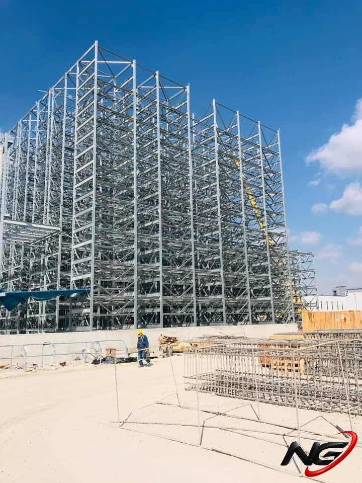 Stahl-Hochregallager im Bau im SASA-Werk in Adana