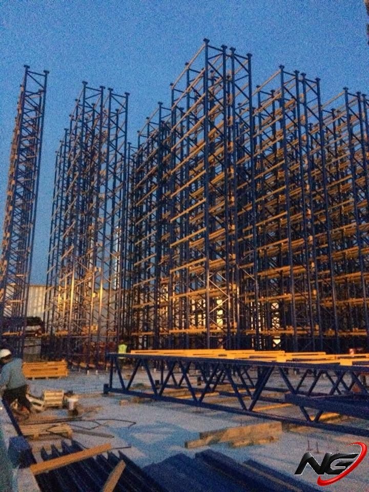 Installation of blue and orange high pallet racking at the FNS project in Ankara